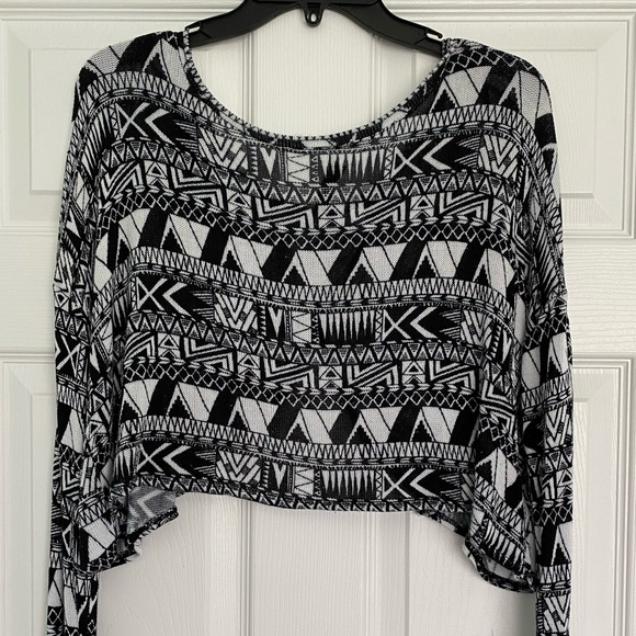 backless patterned sweater - Picture 1 of 5